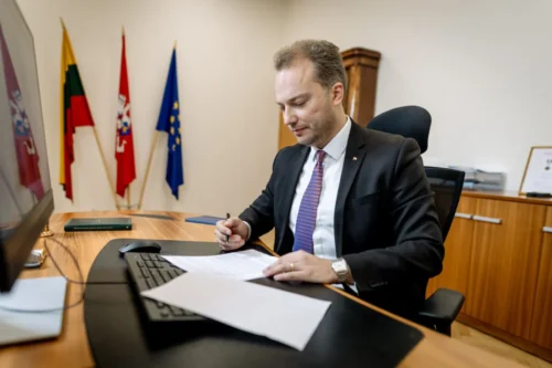 Seimo pavasario sesijoje – svarbūs transporto sprendimai: sąžiningų techninių apžiūrų kainų nustatymas, vieningas bilietas ir Klaipėdos uosto plėtra