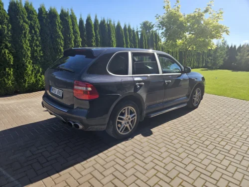 Porsche Cayenne su variklio defektu