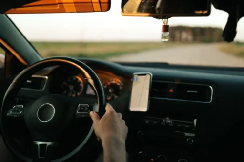 Nuomojatės automobilį užsienyje? Patarimai, kurie padės sutaupyti laiko ir pinigų