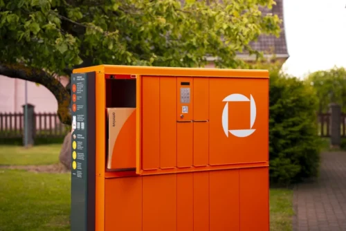 „Omniva“ pradeda naujos kartos paštomatų plėtrą mažesniuose miesteliuose