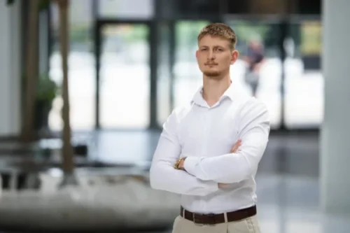 Pradėjo galioti 0 % muito tarifas JAV kilmės automobiliams